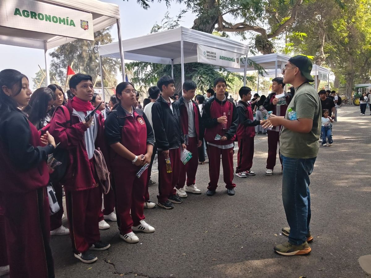 Estudiantes de Jireh en una visita a La Agraria