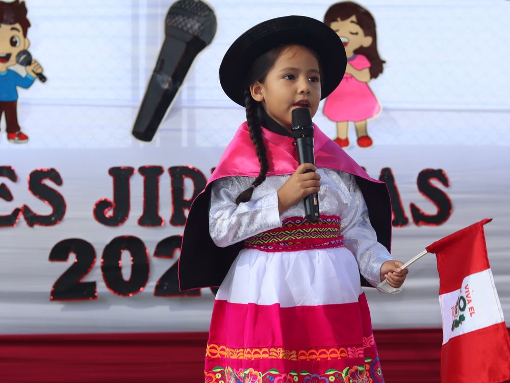 Estudiante en el Campeonato de Oratoria Voces Jirehinas